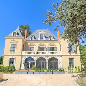 Chateau - 2 - Terrasse & Parking Écully